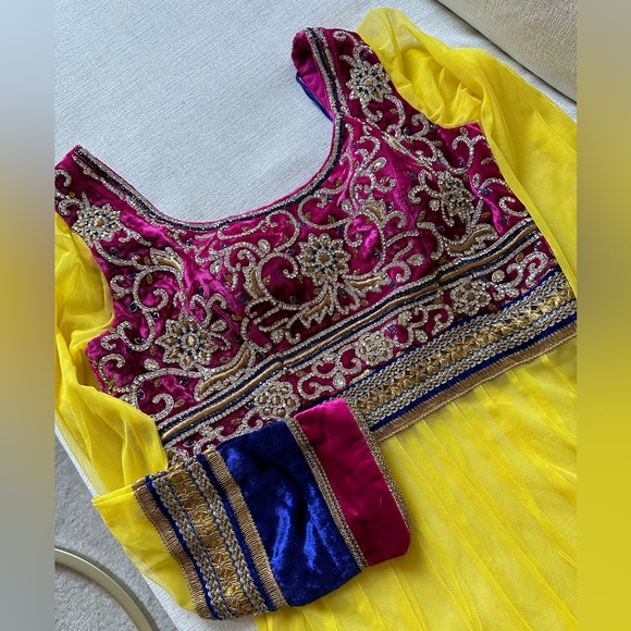Indian Pakistani Yellow & Pink Lehenga - Picture 9 of 11
